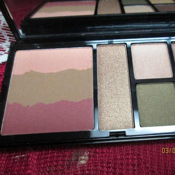 💋💕READY TO WEAR NEW YORK American Classic Eyeshadow Palette - Picture 1 of 3